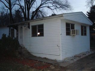 202 Log Cabin Dr, Byron, IL 61010