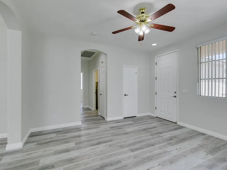 5647 Indian Springs St — Photo 19