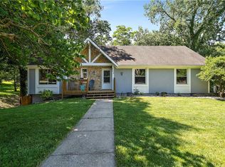 8509 NW 62nd St, Parkville, MO 64152