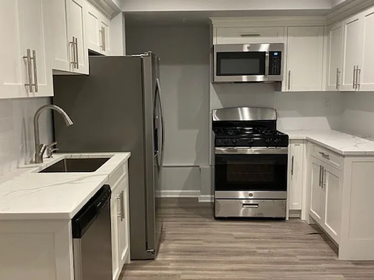 165 E Main St — Photo 5
