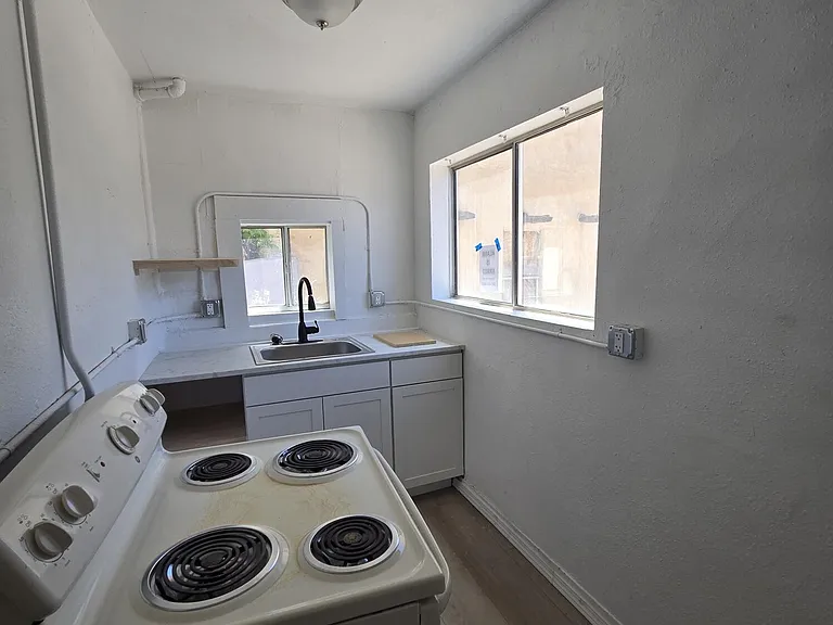 110 Mesa St SE — Photo 5