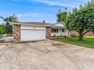 2304 S 16th St, Rogers, AR 72758