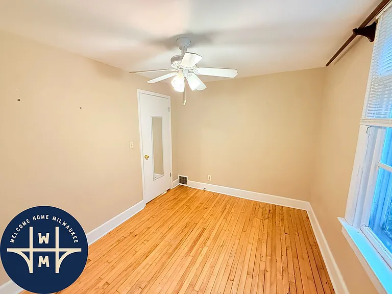 1720 N Astor St — Photo 4