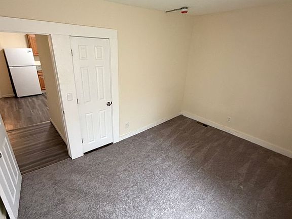 2nd image of 15-17 W 5th St #17-1