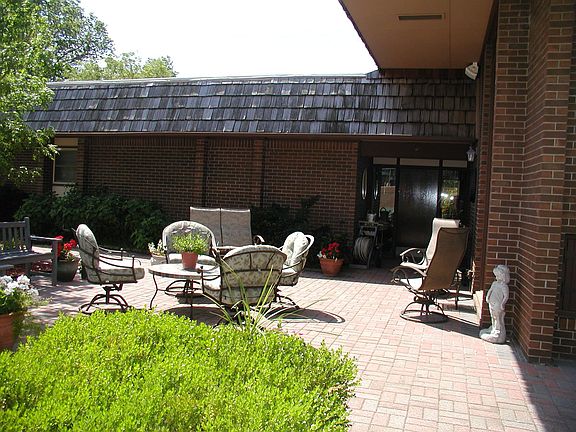 Back yard patio (b)