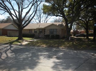 701 Bayless Dr, Euless, TX 76040