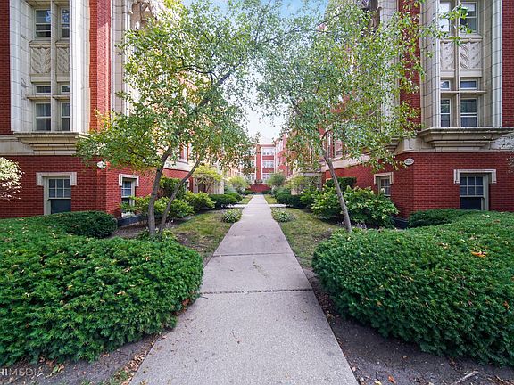 3rd image of 220 N Oak Park Ave APT 1V