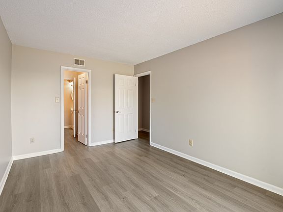 3rd image of 601 Fox Creek Ct