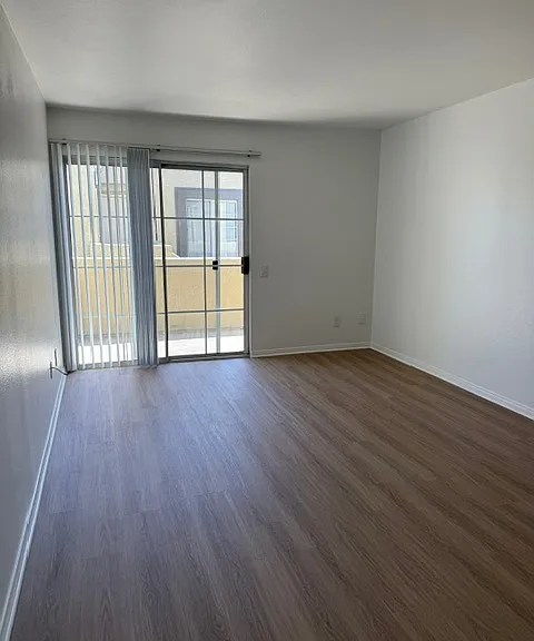 Canoga Luxury Apartments — Photo 38