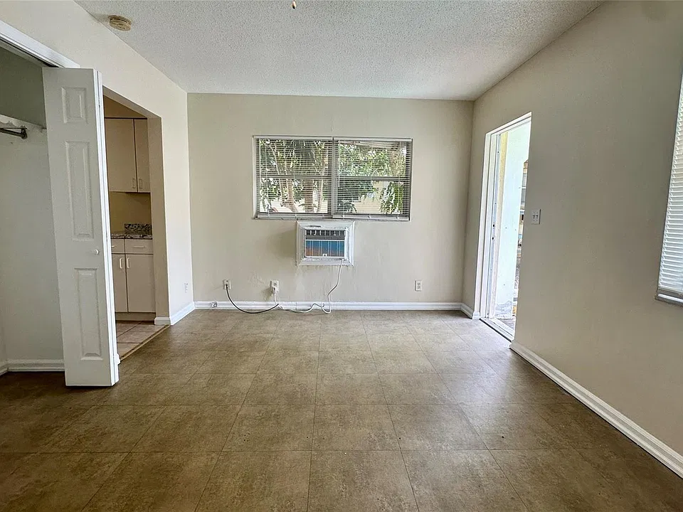 1973 NE 4th St #6