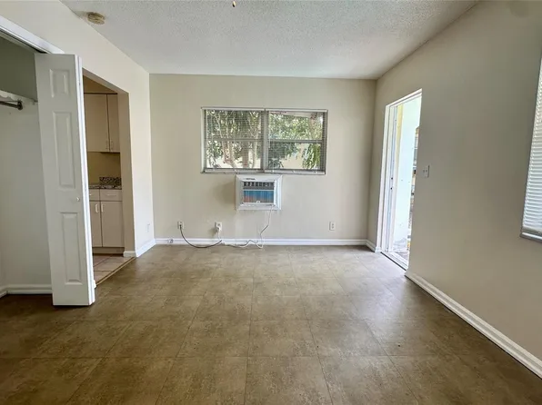 1973 NE 4th St, Deerfield Beach, FL