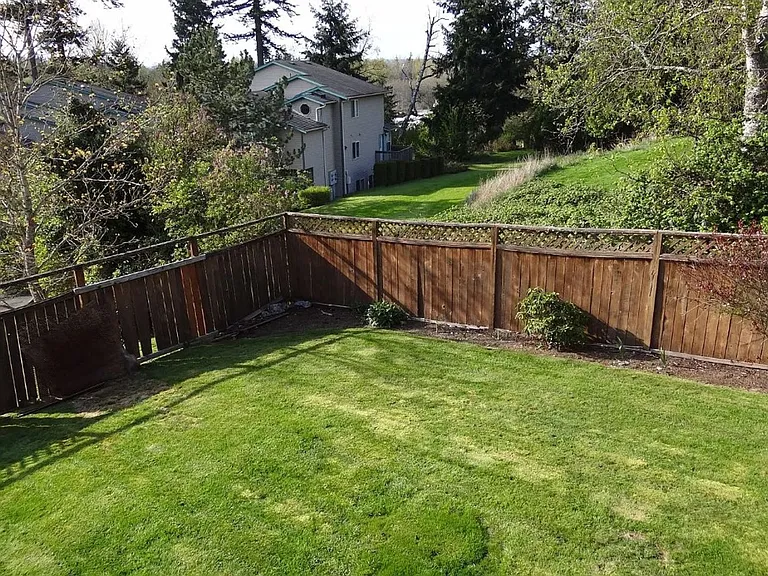 829 Blueberry Ln — Photo 2