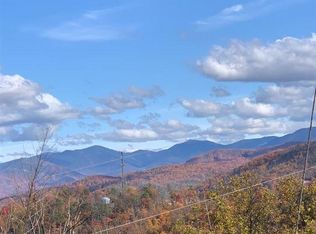 946 Sourwood Dr, Gatlinburg, TN 37738