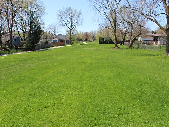 4th image of 971 Balsam Ln