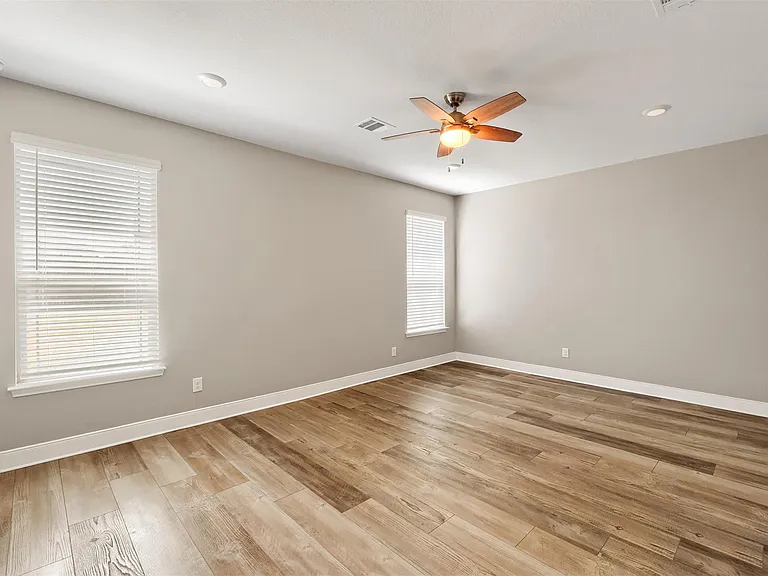 199 Kennicott Dr — Photo 11