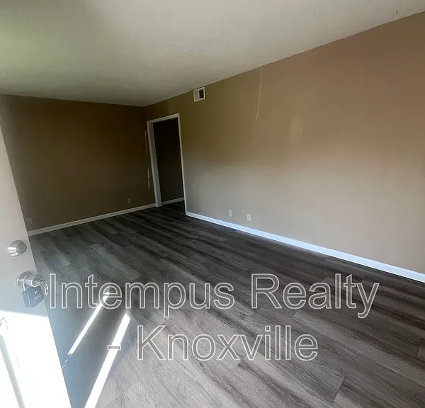 405 Iroquois Ln #1 — Photo 2
