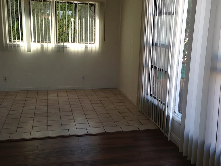 425 S Doheny Dr #5 — Photo 8