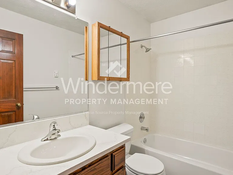 10435 N Iroquois Ct — Photo 20