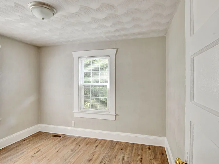 1135 Jackson Ave — Photo 7