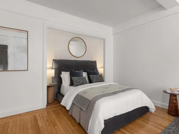 353 West 56th Street image 3 of 14