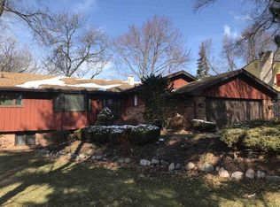 720 Roxbury Rd, Rockford, IL 61107