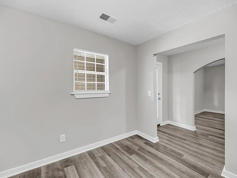 2220 Van Buren Ave — Photo 9