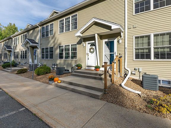 4th image of 12 Steeple Chase Drive