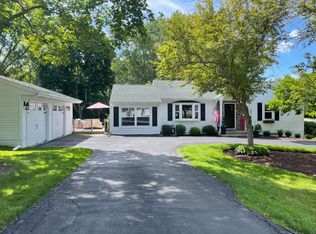 305 Princeton Ave, Barrington, IL 60010