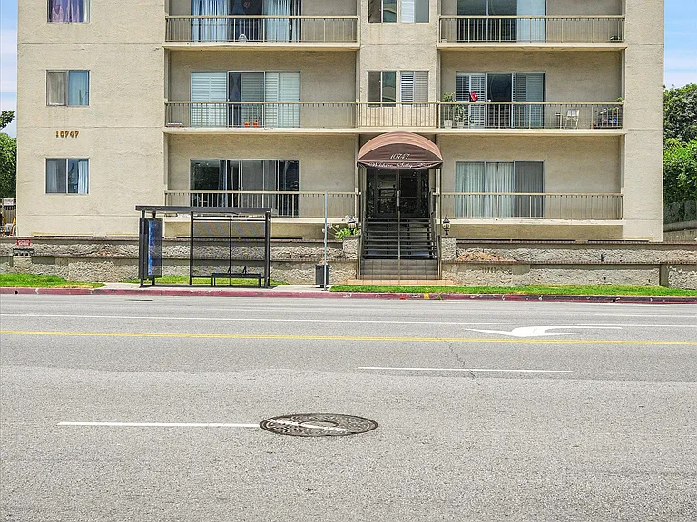 10747 Wilshire Blvd #1407 — Photo 46