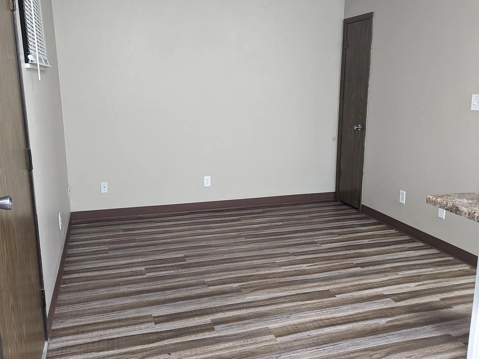 1 bed, 1.5 bath, 584 sqft, $760 — Photo 3