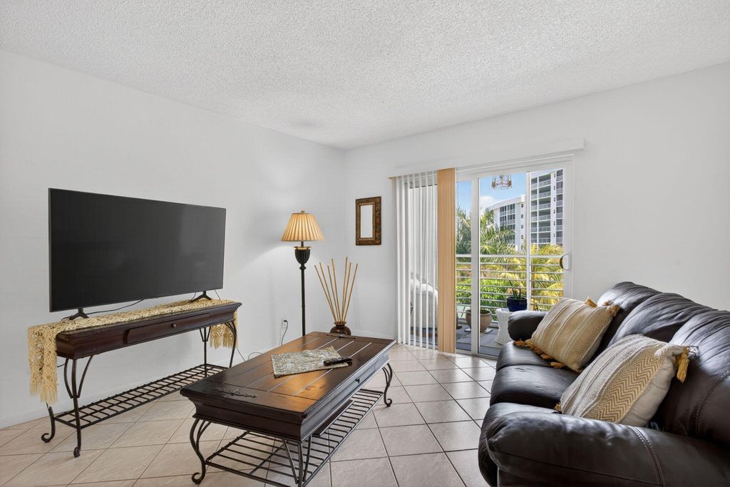 2731 NE 14TH ST Causeway #405, photo 8