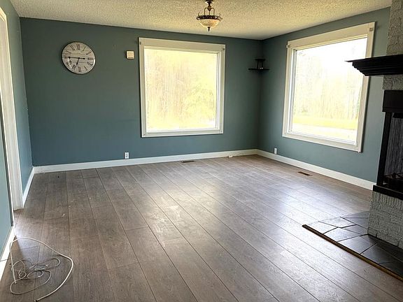 4th image of 144 N Beaumont Cres