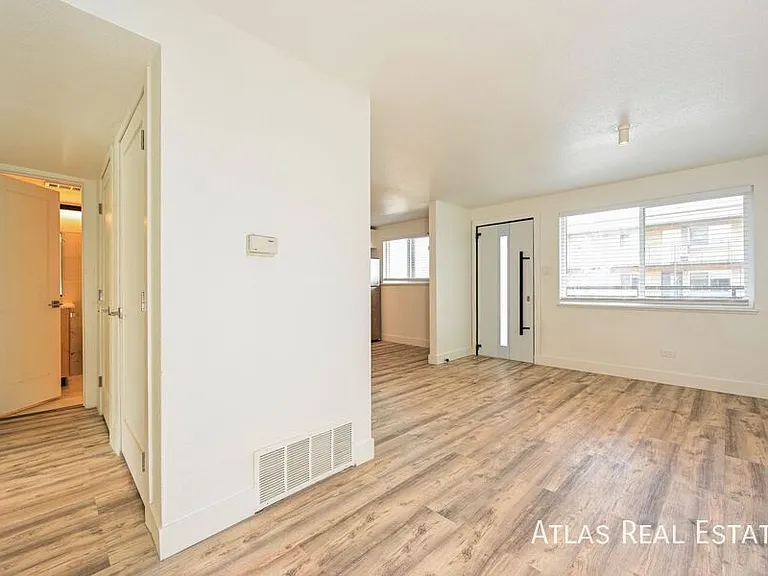 2560 N Ogden St — Photo 32
