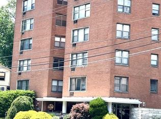 1541 Lemoine Ave APT 2C, Fort Lee, NJ
