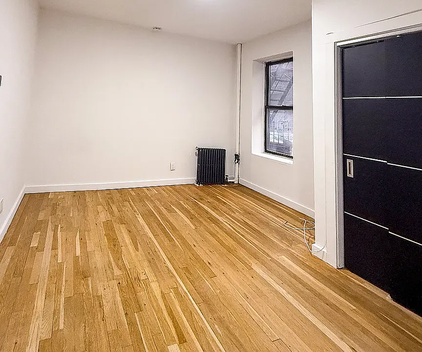 230 E 14th St #1P