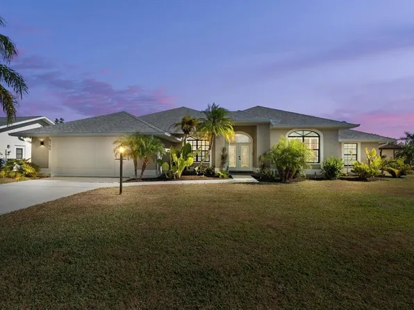 5755 Carriage Dr, Sarasota, FL 34243