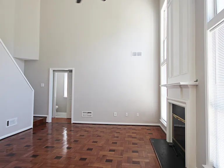401 Bottesford Dr NW — Photo 2