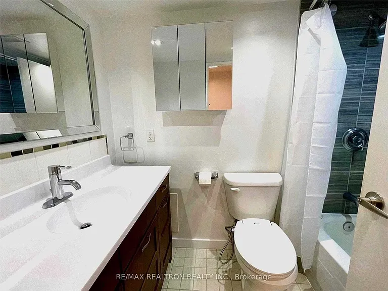 22 Shallmar Blvd #206 — Photo 9