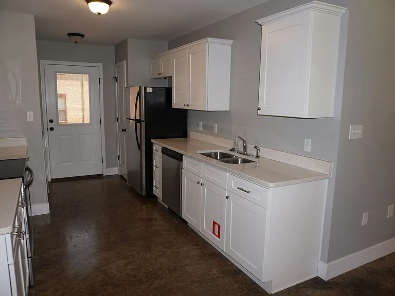 410 W Matthews Ave — Photo 18