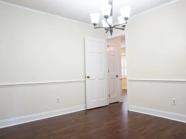 318 Foxhall Ct — Photo 8