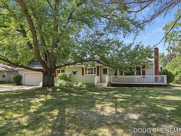 3rd image of 1197 Beechwood Dr