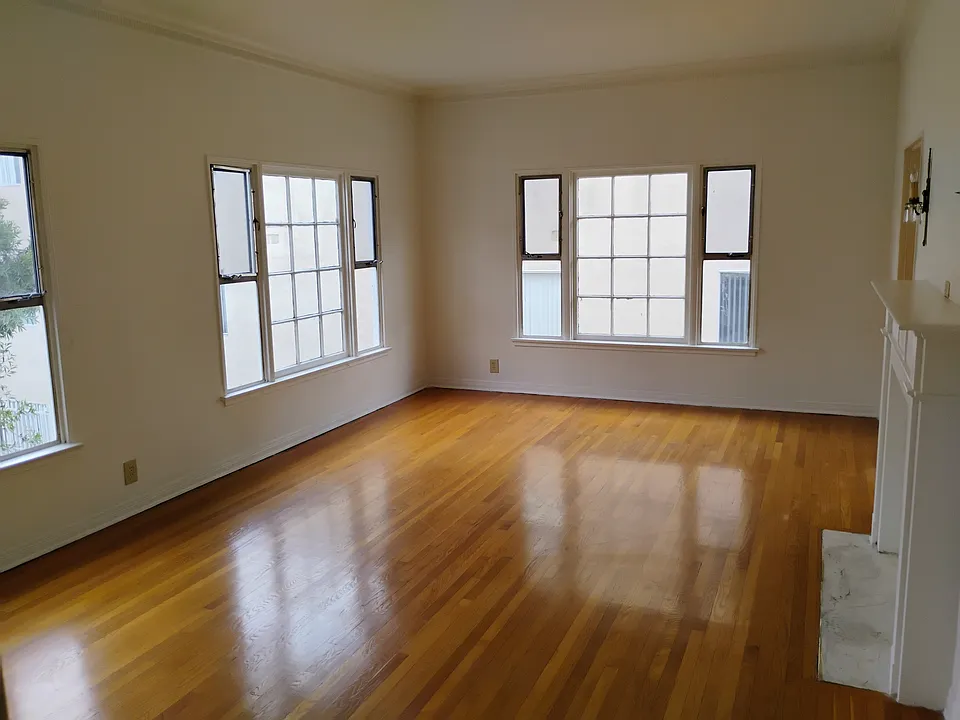 327 S Kenmore Ave