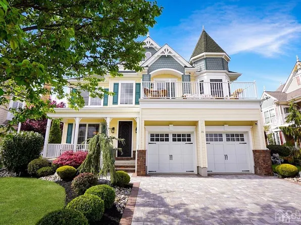 16 Spinnaker Dr, South Amboy, NJ 08879