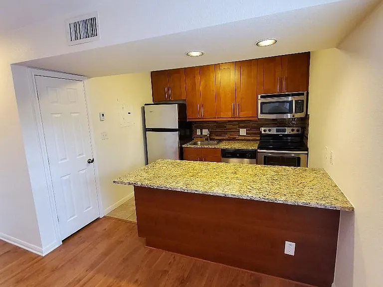7685 Northcross Dr #620 — Photo 6