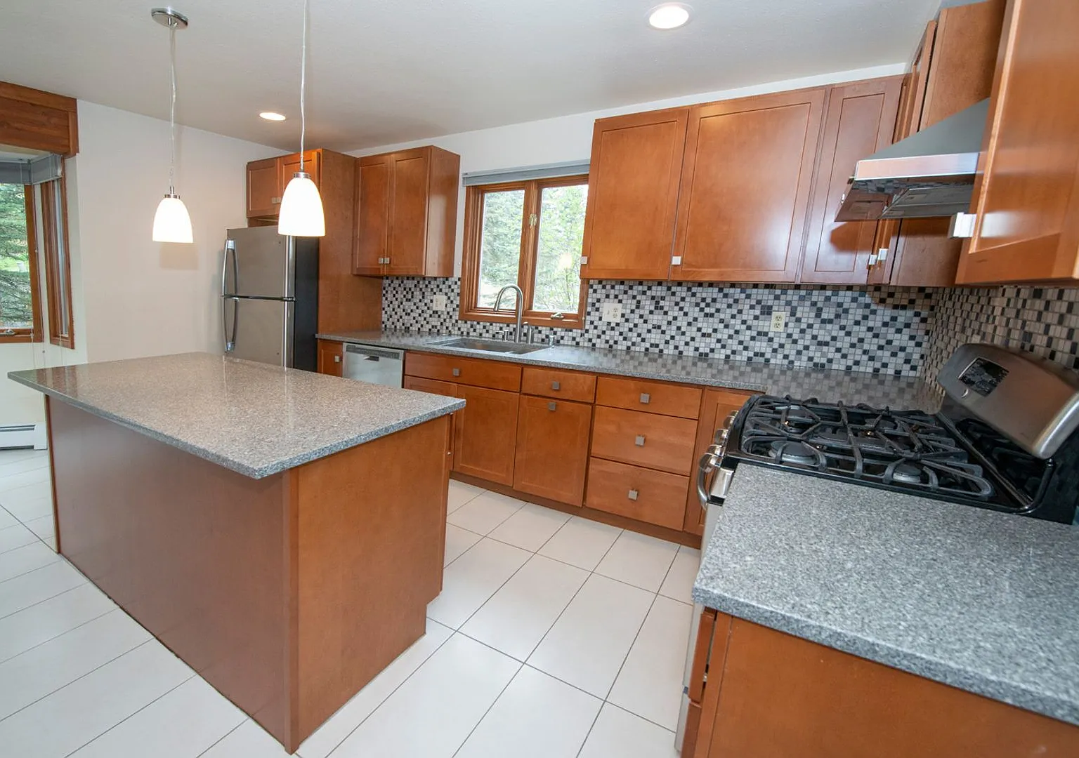 DeLong Lake Condo — Photo 2