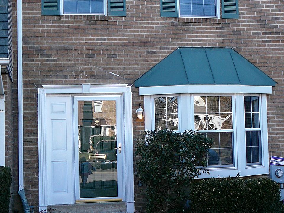 1st image of 3204 Crystal Ct
