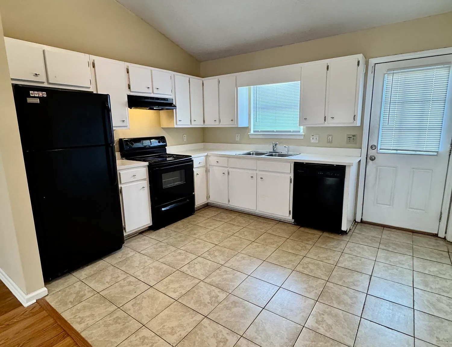 2 bed, 2.0 bath, $1,100 — Photo 3