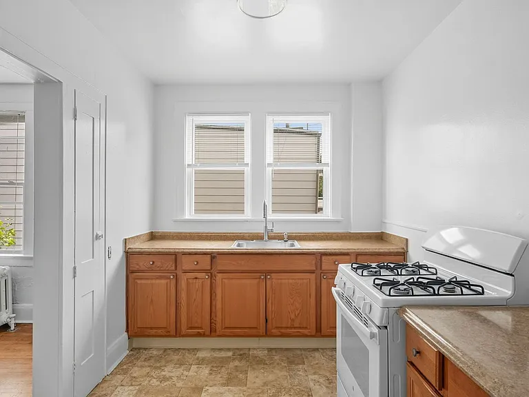 1205-1207 Illinois — Photo 15
