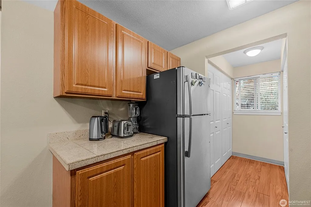 Kirkland Springs Condo — Photo 2