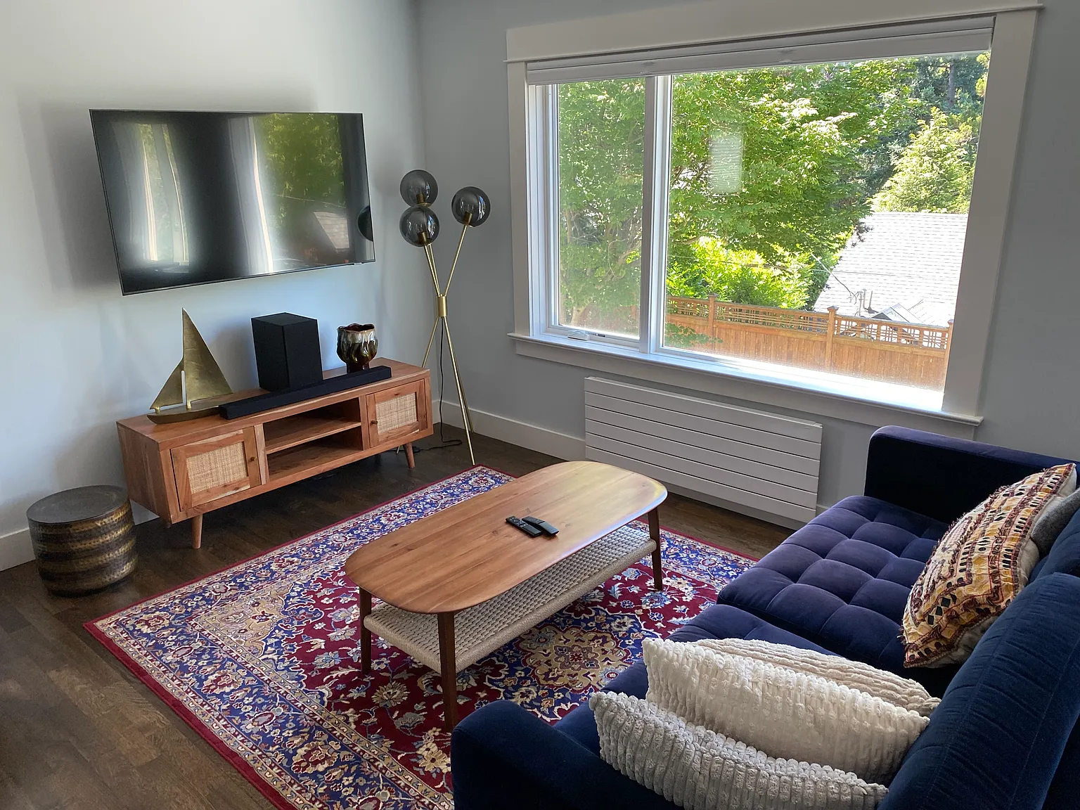 2 bed, 1.5 bath, 975 sqft, $4,000 — Photo 1